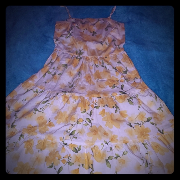 Dresses & Skirts - Juniors yellow floral sundress